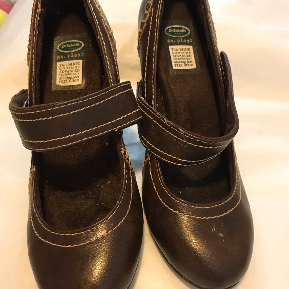 Dr scholls new no box tiny paint missing on front part (see the pics